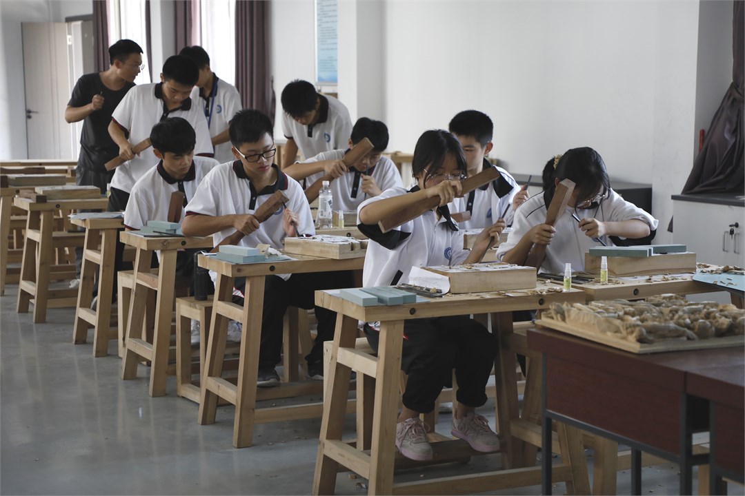 潮州市职业技术学校加强非遗文化传承培训