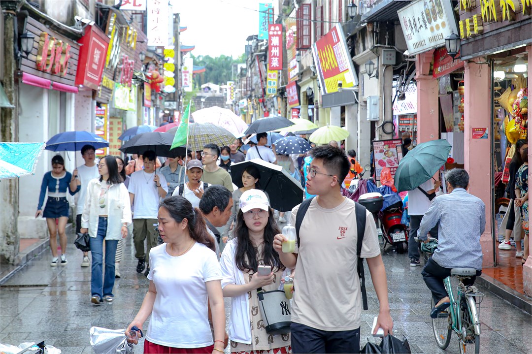 “五一”假期首日潮州旅游市场平稳有序 市民游客出游热情高涨