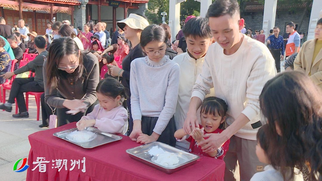 搓汤圆赏非遗 共享冬至韵味
