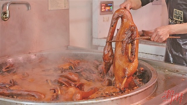 卤鹅飘香年味浓